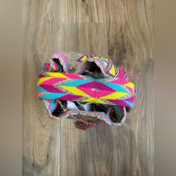 Wayuu bag hand-woven by members of the Colombian Indigenous Tribe NEW - Picture 4 of 6